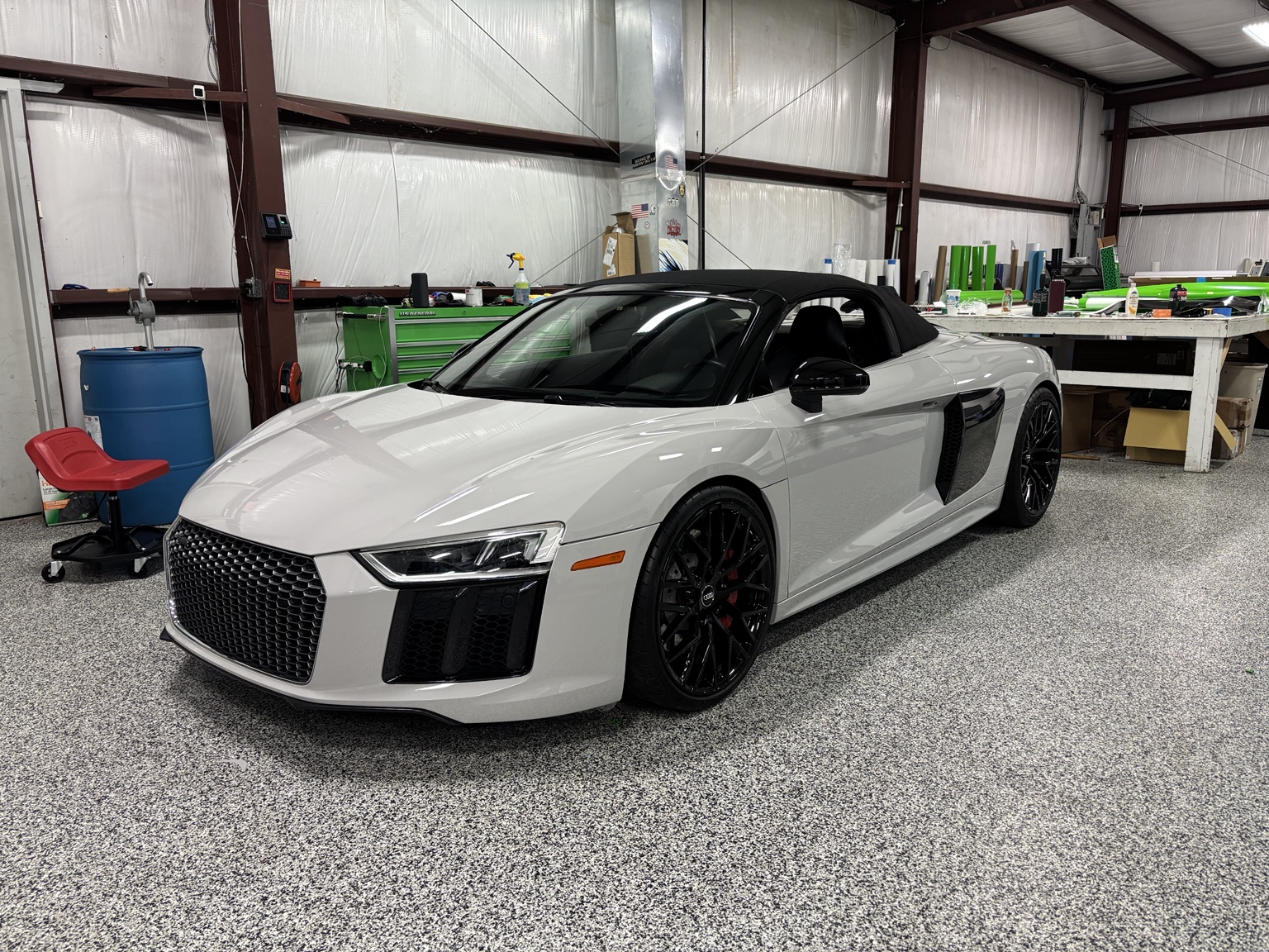 Audi R8 front three-quarter, full car